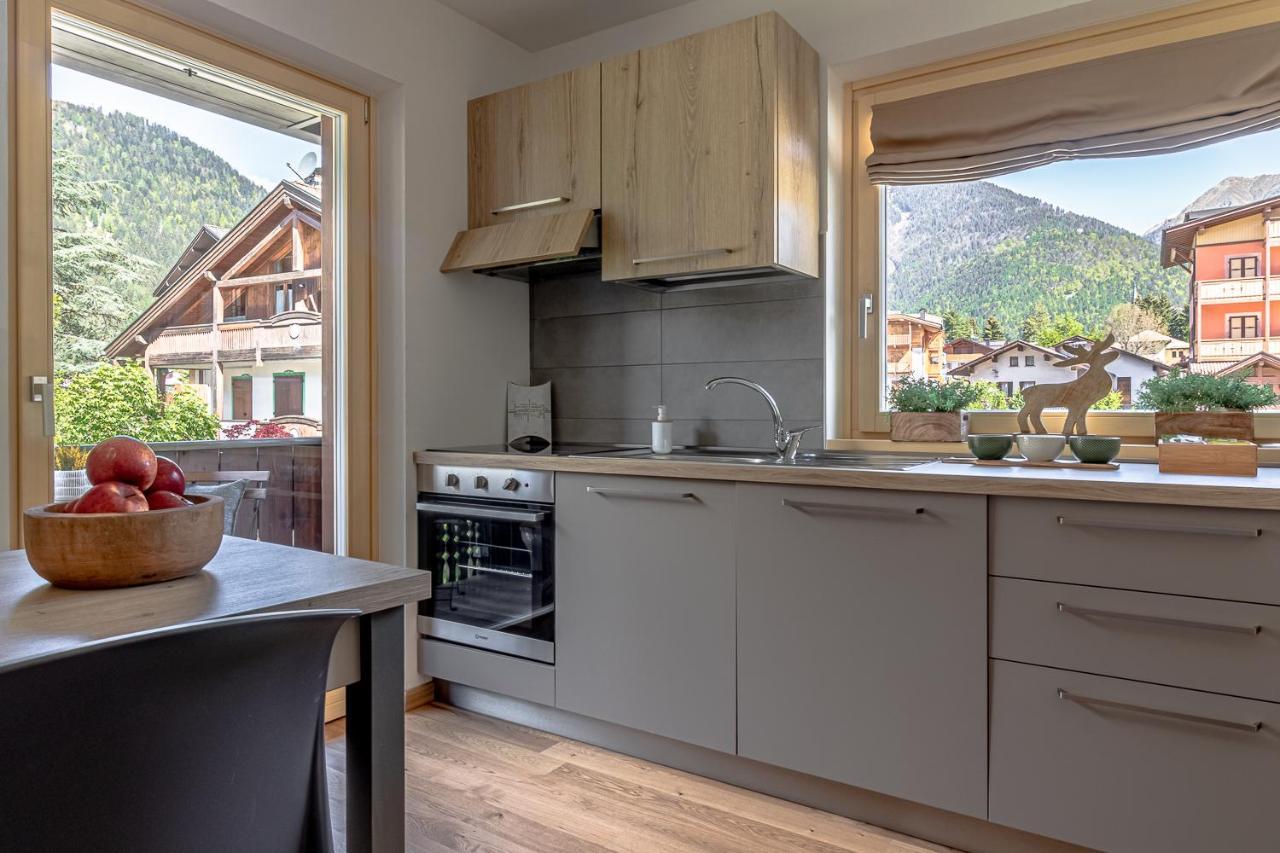 Suite Italy Pinzolo Due Giustino Екстериор снимка