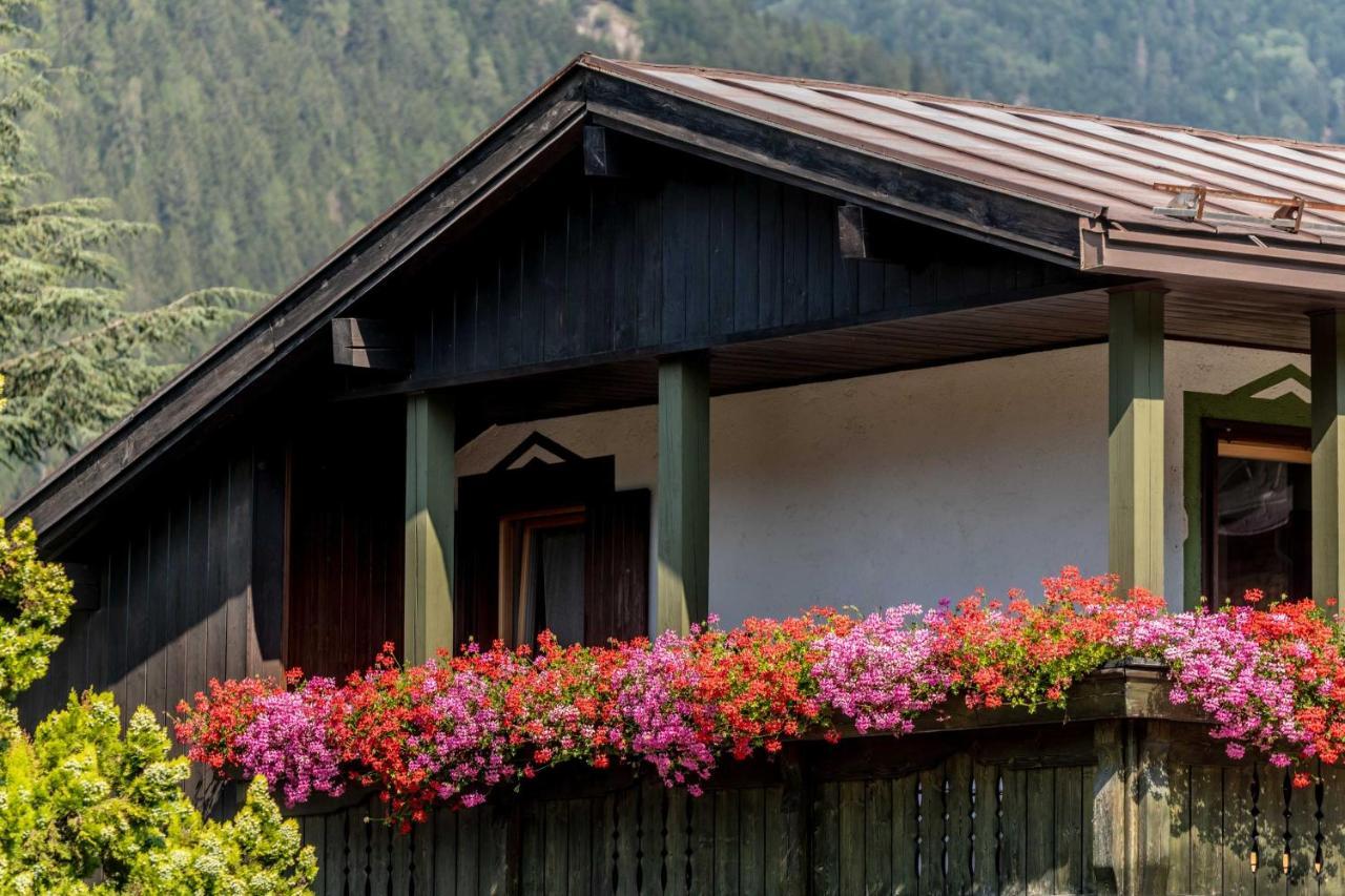 Suite Italy Pinzolo Due Giustino Екстериор снимка